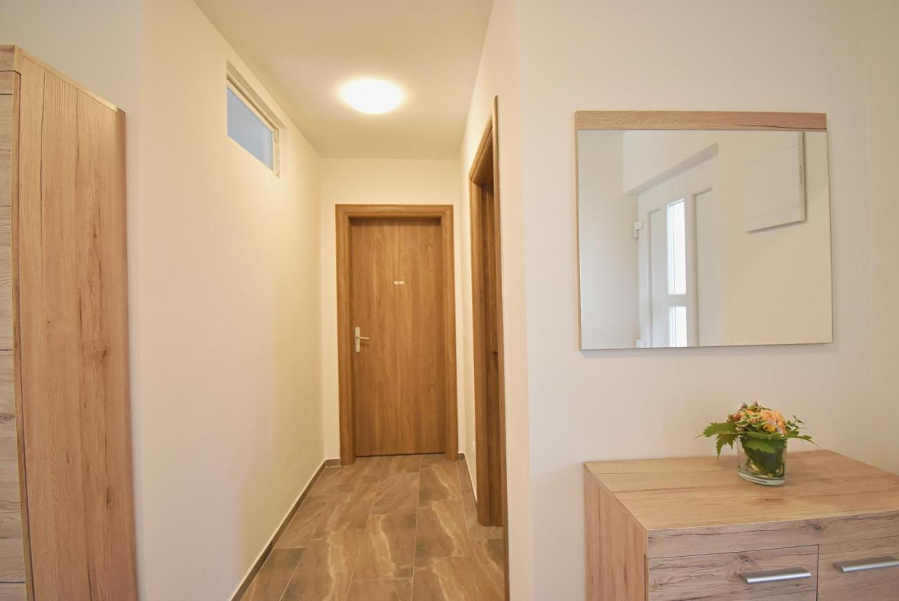 Apartmani Solis วีร์ ภายนอก รูปภาพ