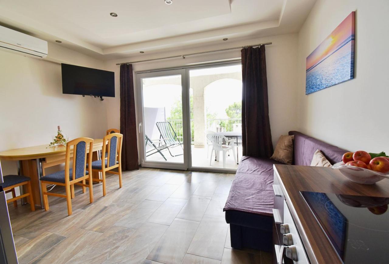 Apartmani Solis วีร์ ภายนอก รูปภาพ