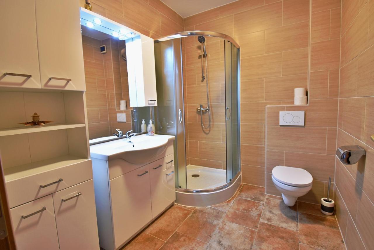 Apartmani Solis วีร์ ภายนอก รูปภาพ