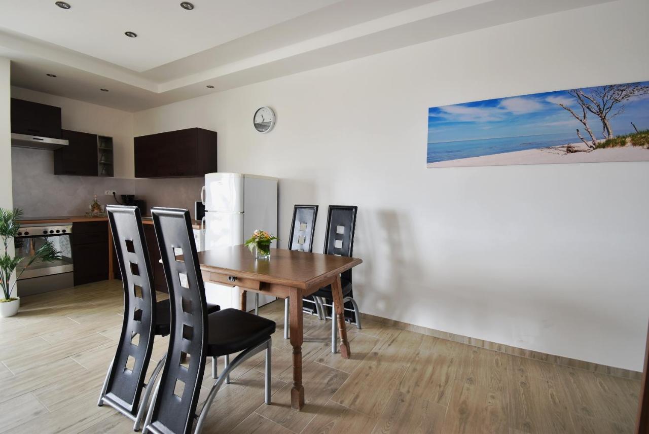 Apartmani Solis วีร์ ภายนอก รูปภาพ