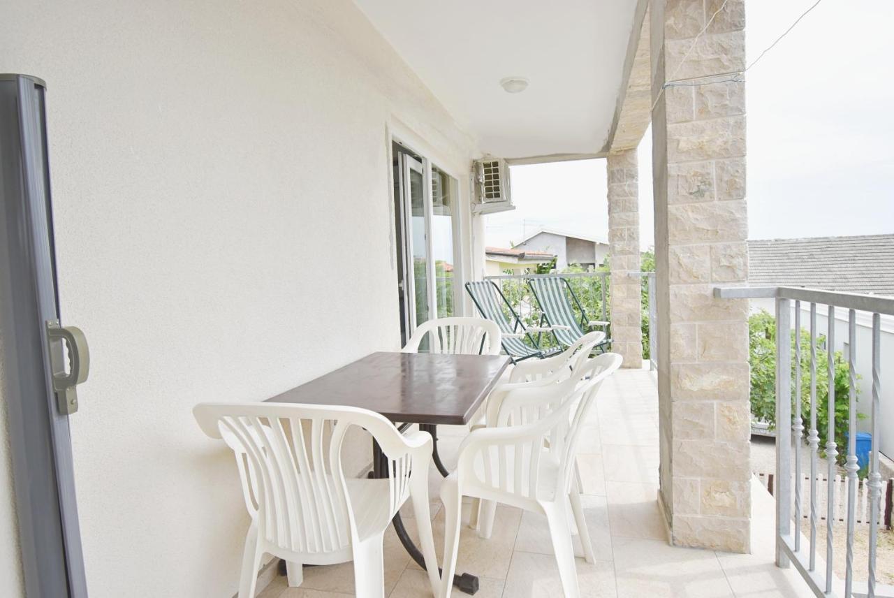 Apartmani Solis วีร์ ภายนอก รูปภาพ